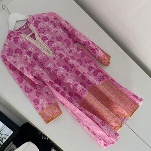 Pink floral kurta with gold print and cotton lace collar